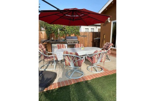 Fullerton House | Great 3 bedroom 2 bath single family home close to Disneyland.