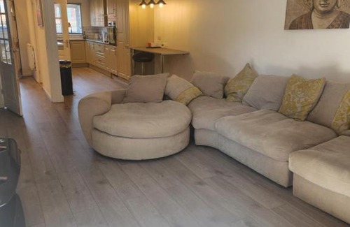Basildon House | Great 3 bedroom home