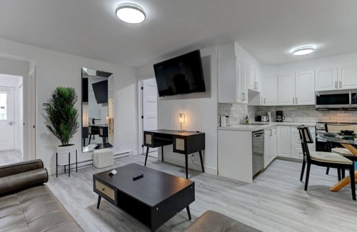 Sainte-Marie Apartment | Great 3BR in Montreal's Gay Village, Perfect for Families and Friends Exploring the City