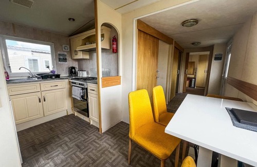 Louth House | Great 6 berth caravan for hire with decking at Sunnydale Holiday Park ref 35221S