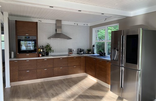 Breidholt House | Great 8 person house, Reykjavik, free use of car!