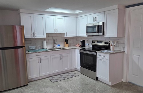 Marthas Vineyard House | Great accomodation within walking distance of Port Richey atractions.