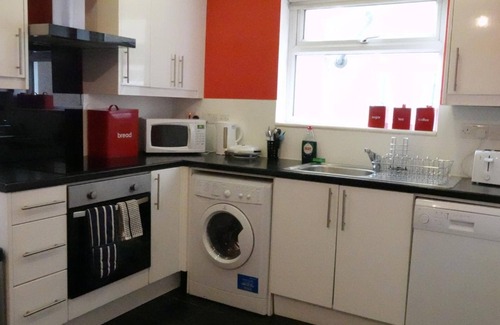 Heathrow Villages House | Great Airport Sleep