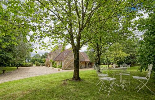Bradford-on-Avon House | Great Ashley Farm Bed and Breakfast & Shepherds Huts