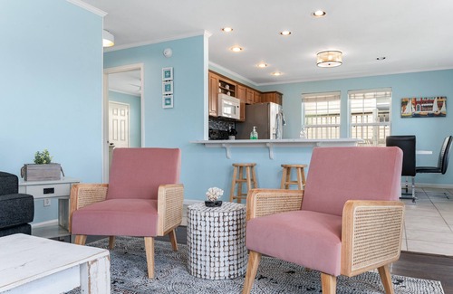 Port Bolivar Cottage | Great Back to School Dealsl! 4 minute walk to beach!