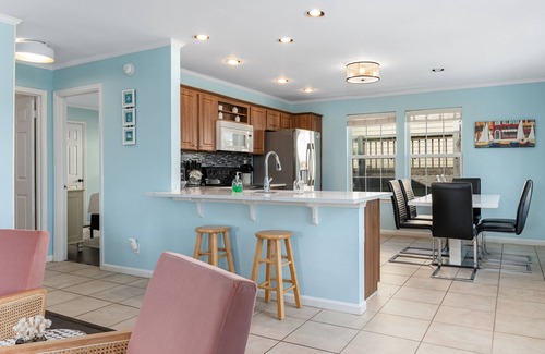 Port Bolivar Cottage | Great Back to School Dealsl! 4 minute walk to beach!