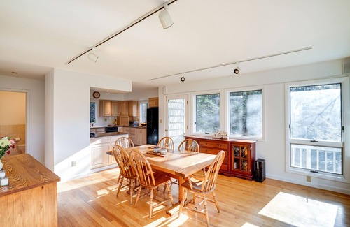 Glendale House | Great Barrington Lakeside Getaway w/Kayak & Grill
