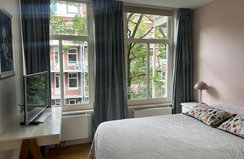 Van Lennepbuurt Bed & Breakfast | Great Bed and Breakfast Amsterdam