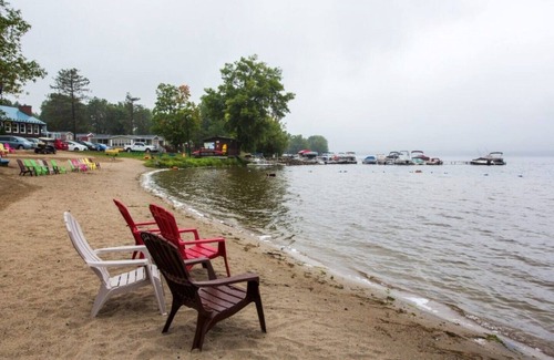 Drummond-North Elmsley Condo | Great Blue Resorts - McCreary's Beach Resort - Perth -2 Bedroom Beachfront Condo
