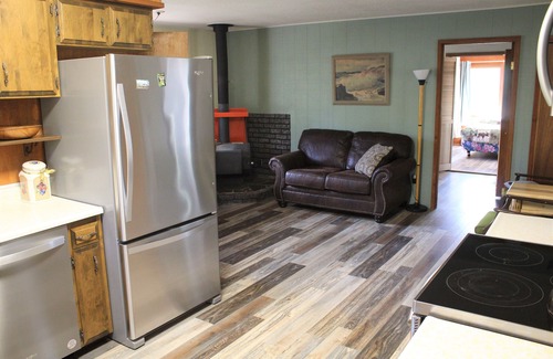 West Glacier Cabin | Great Cabin- get own beach & dock! Perfect for Glacier National Park Vacation!
