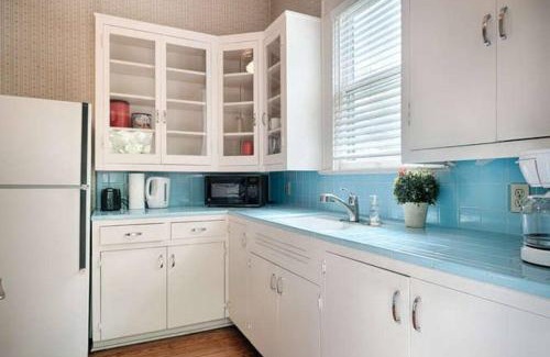 Old Enfield Apartment | Great central location downtown Austin-Fenced area for dogs, near UT