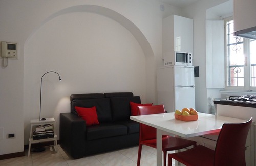 Tricolore Apartment | Great CENTRAL LOCATION Luxury Comfortable Romantic APARTMENT Fully Furnished