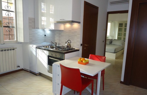 Tricolore Apartment | Great CENTRAL LOCATION Luxury Comfortable Romantic APARTMENT Fully Furnished
