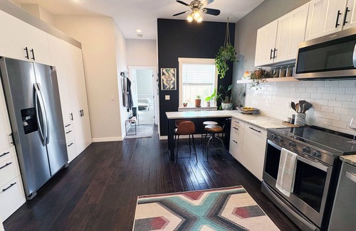 Lincoln Park House | Great city location: entire house