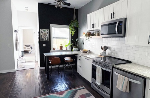 Lincoln Park House | Great city location: entire house