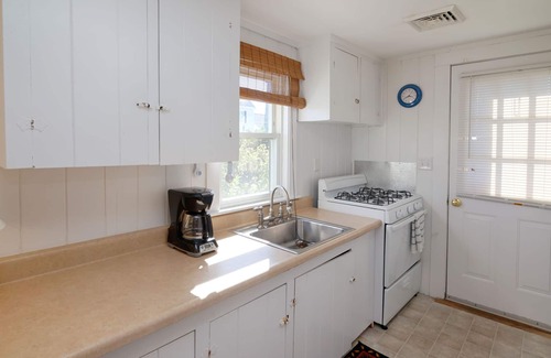 West Hyannisport Cottage | Great Cottage at Craigville Beach! "Knoll side"