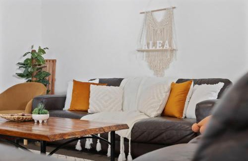 Cessnock House | Great Entertainer Heated Pool Fireplace Firepit