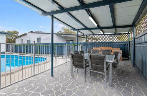 Cessnock House | Great Entertainer Heated Pool Fireplace Firepit