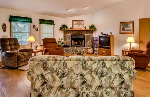Wears Valley Cabin | Great Escape 2 Bedroom Cabin by RedAwning