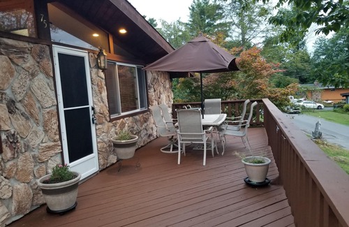 Kauneonga Lake House | Great Escape Country Home with Outdoor Jacuzzi