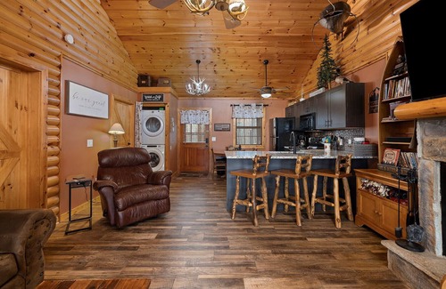 Branson West Cabin | Great Escape Log Cabin Close to SDC, Discount first 10 Guests of the Season.