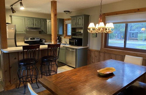 Thompsonville Cottage | Great Family Cottage at Crystal Mountain - Short walk to ski and golf