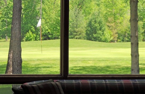 Thompsonville Cottage | Great Family Cottage at Crystal Mountain - Short walk to ski and golf