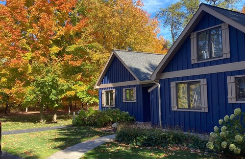 Thompsonville Cottage | Great Family Cottage at Crystal Mountain - Short walk to ski and golf