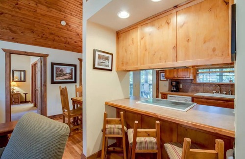 Branson West Cabin | GREAT FAMILY GETAWAY in gated golf resort near Silver Dollar City