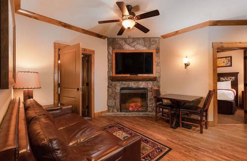 Chalet Village North Resort | Great Family getaway resort. Indoor pool, 5 minutes to snowboarding and skiing.