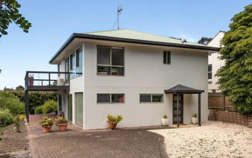 Victor Harbor House | Great Family Holiday House in Central Location