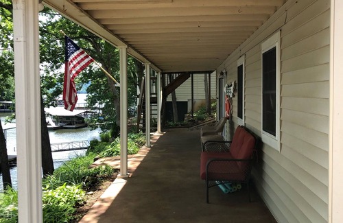 Osage Beach House | Great family retreat! Lakefront, 4bed/2Ba, quiet cove & private dock