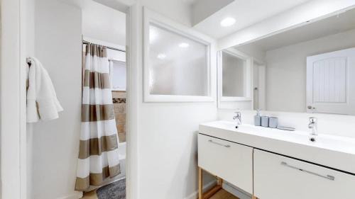 Welby House | Great Family Upper Unit 3 Bedrooms King Beds