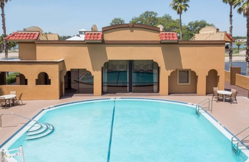 St. Augustine Hotel | Great Find! 3-Friendly Units! Pool, Near Flagler College, Free Parking!