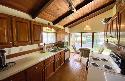 Suwannee House | Great Florida Fishing 3br 2bath Waterfront Private Docks Deck Boat to Ocean!
