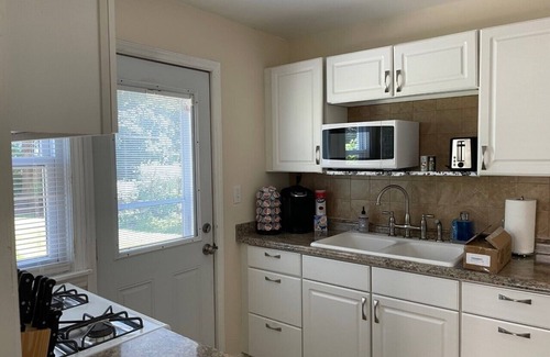 Libertyville House | Great For Big Family w/2 Kitchens & 2 Living Rooms
