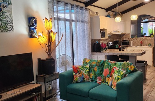 Esterillos Oeste House | GREAT FOR COUPLES & SNOWBIRDS - LOVELY HOME -nINCREDIBLE BEACH - POOL - PATIO n