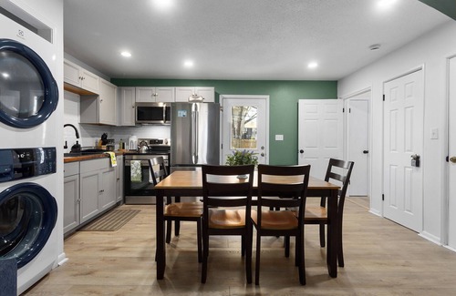 Lenexa House | Great for Families|Sleeps 10|KingBeds|WiFi
