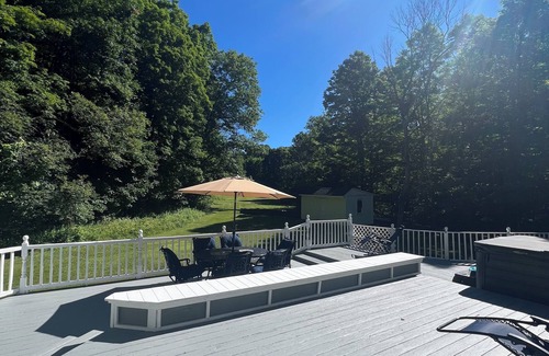 Windham House | GREAT FOR FAMILIES! 3 MINUTE WALK TO MAIN STREET & 1 MILE FROM WINDHAM SKI MT.