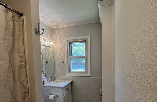 Rockford House | Great for family Cozy, Quiet and Fully Furnished Home in the Rockford area