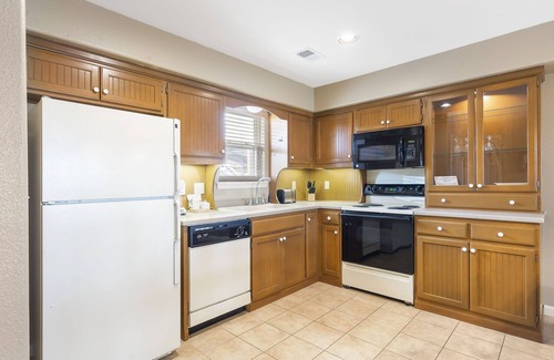 Branson West Condo | Great for Friends! Connecting Golf Condo and Suite near Silver Dollar City