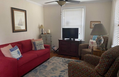 Mossy Oaks Cottage | Great for Military Families During Graduation or Vacation