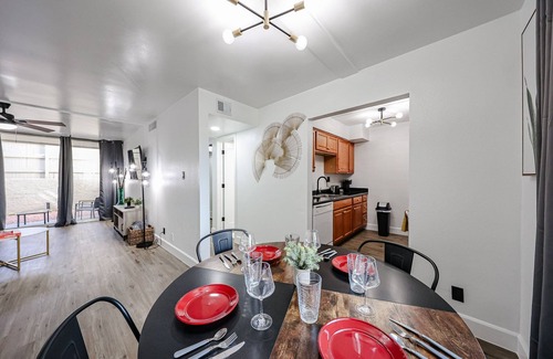 Entertainment District Apartment | Great Full 1B/1Bath Condo Near Restaurants & Bars With Pool