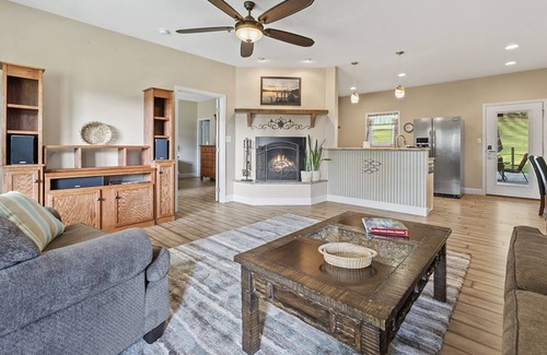 Kingston House | Great get away for relaxation at The Overlook
