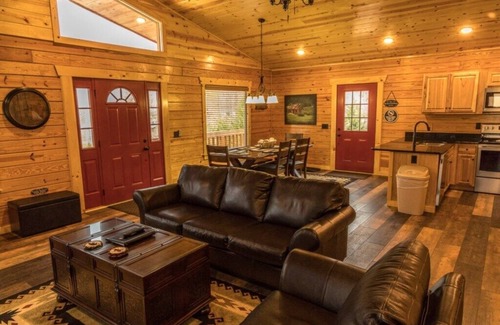 White Oak Lodge Cabin | Great Getaway - Any Time of Year!