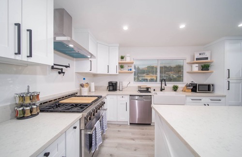 Canyon Country House | Great getaway close to Castaic Lake, Six Flags.