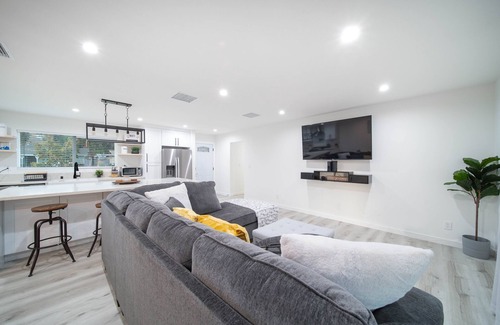 Canyon Country House | Great getaway close to Castaic Lake, Six Flags.