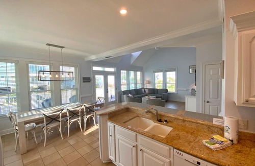 Morgantown House | Great Gulf Views & Pools/Pickleball