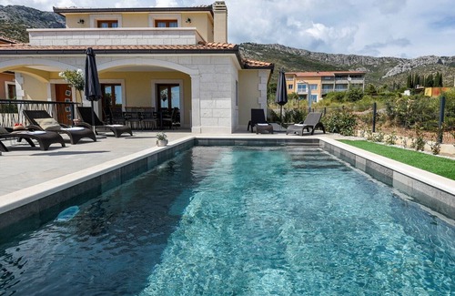 Stankovici Villa | Great Holiday Villa Perla with pool and magnificent sea-view!