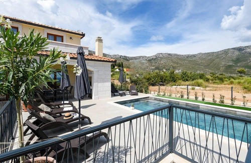 Stankovici Villa | Great Holiday Villa Perla with pool and magnificent sea-view!
